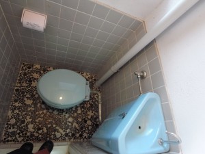 ツバメビルトイレ前